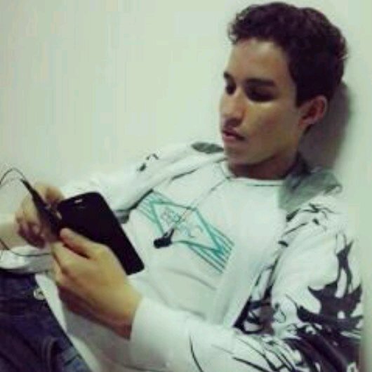 Sigo os que seguem o @jordan_sarmanho sigam ele que eu seguirei vocês por aqui (; Quer ser seguido por mim então sigam ele..