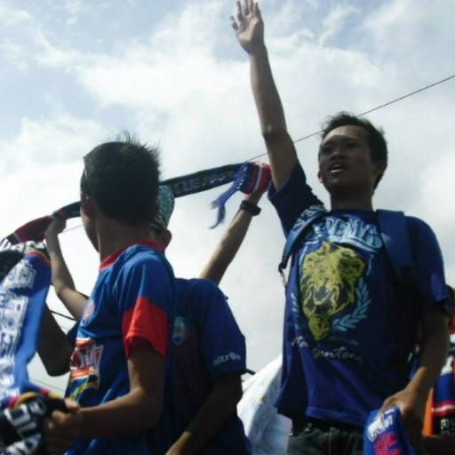 pokok'e LULUS dg NILAI sing memuaskan salam SANTET'70