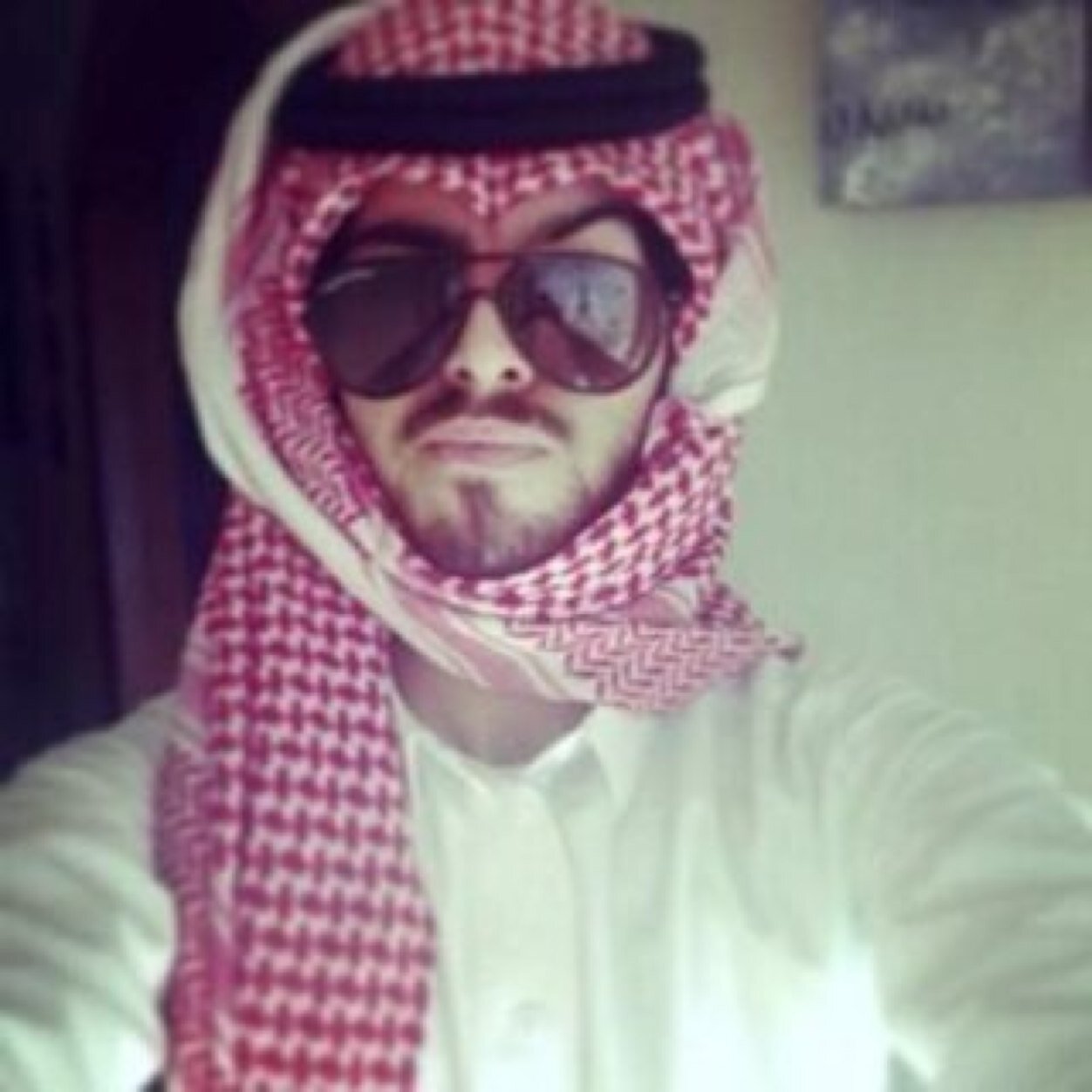 ‏ولدنا لحالنا ، وبنموت لحالنا ، وبنتحاسب لحالنا ف ليش نهتم بكلام الناس ؟