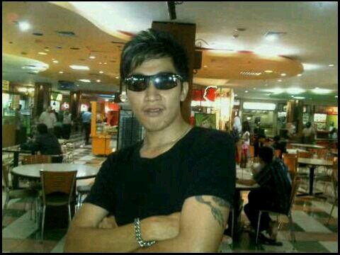 Artis . Model . Pemimpin BigBang . Otaku . Mangaka