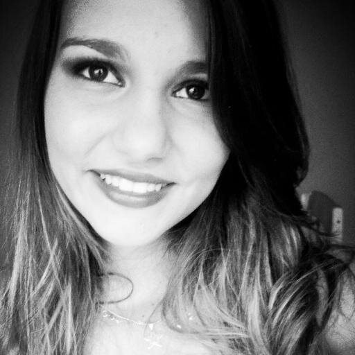 Ela é uma mulher menina
que precisa urgentemente ser mais forte (..)                                           Instagram :@risoneidegomes96