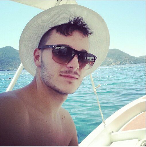 Instagram: RaffyVi92