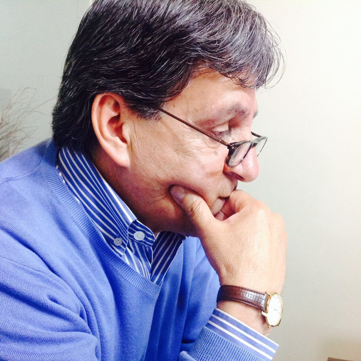 Periodista-Ex docente universitario. Laboró con los diarios El Espectador y El Tiempo.