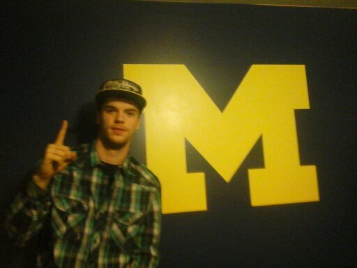 class of 2013. Going to the Marine Corps. huge ass michigan fan. im 19.