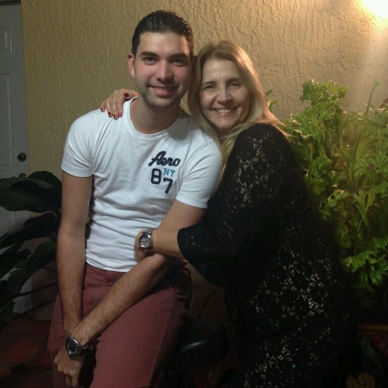 angelvaldes21's profile picture. 