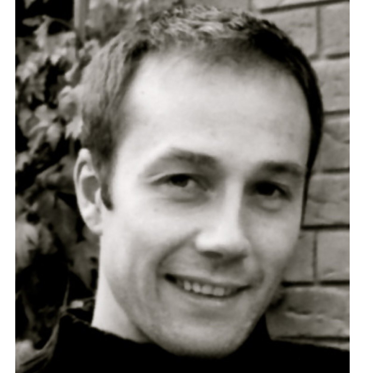 Set up in memory of James Neal to raise fund for charities affiliated with his illness. James died in June 2013, leaving behind his  wife and 3 young children.