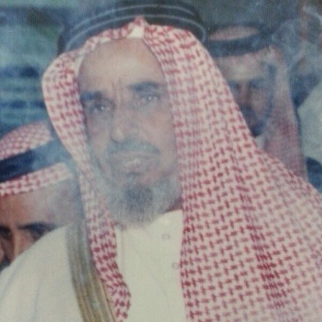 دلال العرب تطرب على شم ريح الهيل. وأنا عيني لشوفه هل الطيب كم تطرب.