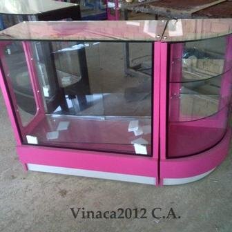Somos la mejor empresa en fabricación de Vitrinas y todo tipo de producto en herrería para su negocio.