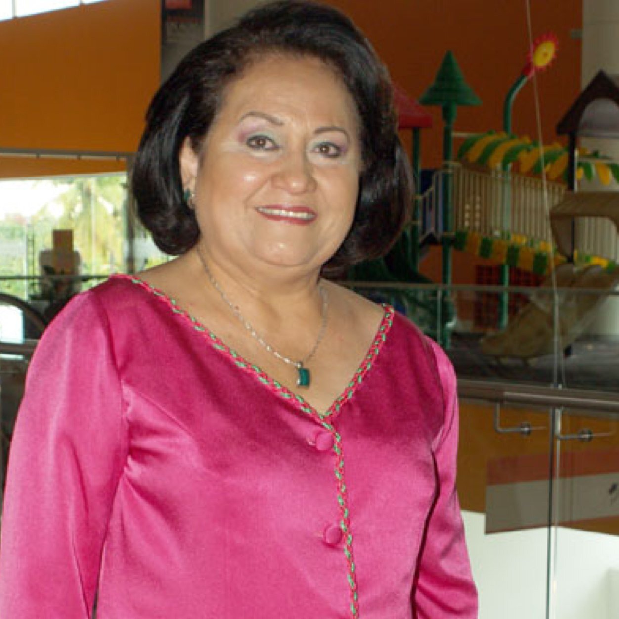 Gobernadora del Estado de Tabasco. Mandamás de Don Arturo. Ama y Señora del Edén