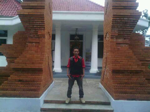Teman yang baik adalah teman yang bisa menghargai satu sama lain bukan saling menjatuhkan......