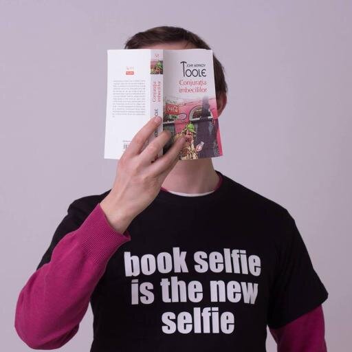 book selfie promoter; Co-founder of the appFavorit.es; idealist with initiative; good manners promoter; people-friendly; http://t.co/KXJsYXwBlF
