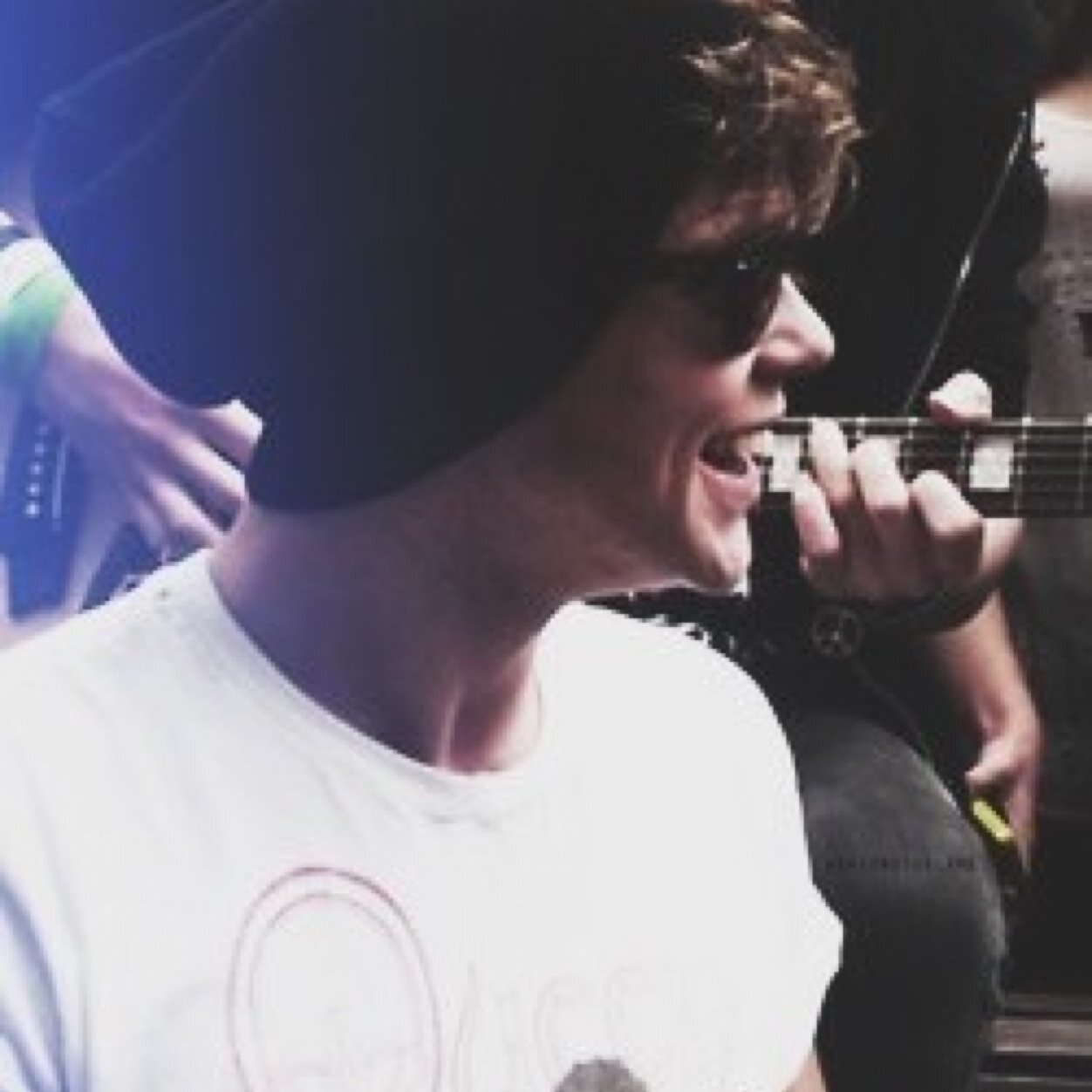 free follow from @polaroidstyles she follows back