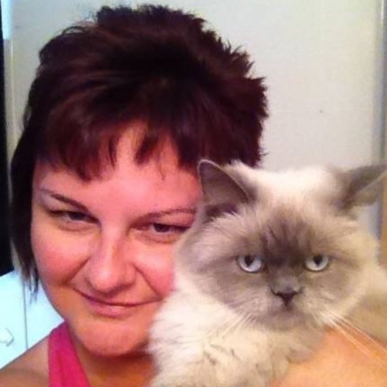 Cat lover & rescuer, nature photographer, wildlife advocate, & bird lover.