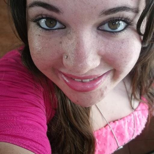 tenho 18 anos, adoro ouvir musica e frequento a escola Básica e Secundária Padre Manuel Álvares.... :)