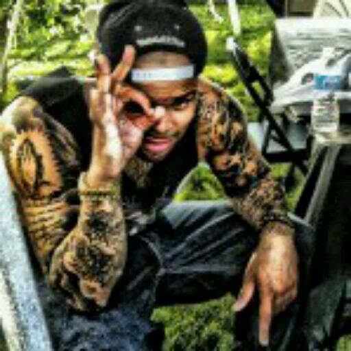 darrieltboy's profile picture. just a guy. i guess I'll give twitter another try