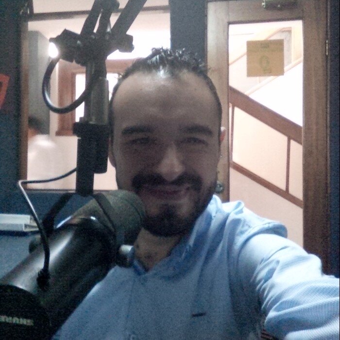 Escúchame de lunes a viernes de 15 a 17 horas en @kissfm977 - More Music, More Emotions!!!