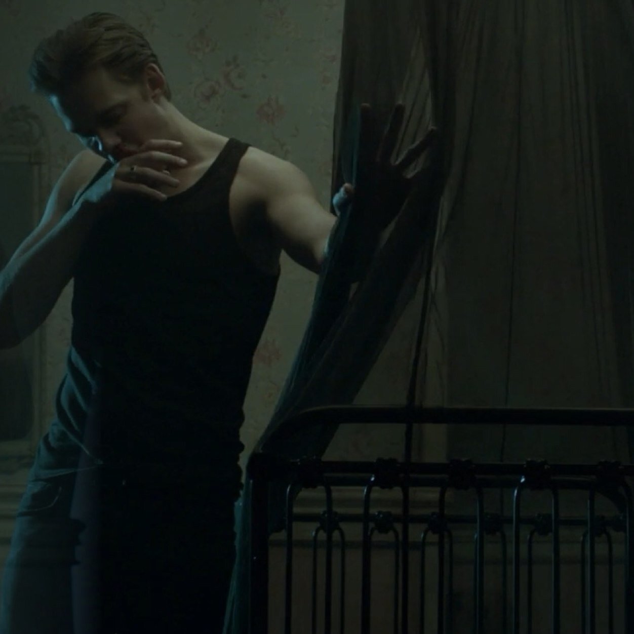 You must make your heart steal..                               [#HemlockGrove RP 21+]