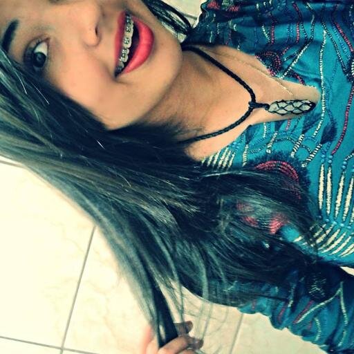 Gosto do exagero. Sofro por nada, amo por todos, choros rios, sorrio comédias, sonho infinito e morro de saudade.