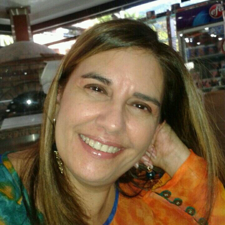 irenecasas2000's profile picture. Psicóloga, Ucabista, Magíster  en Recursos Humanos, esposa de Miki, madre de Miguel y Mariana, apasionada por la lectura y el cine
