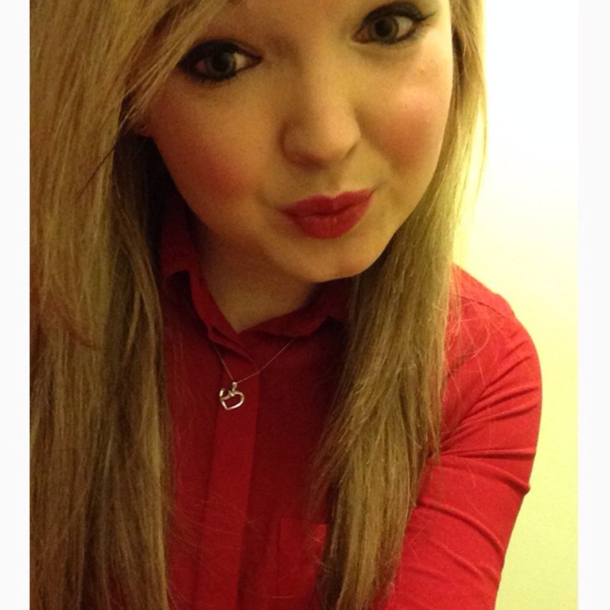 Follow me on instagram- shannonandertonxox i follow back✌ add me on snapchat- shan_anderton☺️