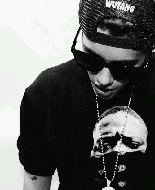 Follow me in my other Twitter @xkzbieberxo