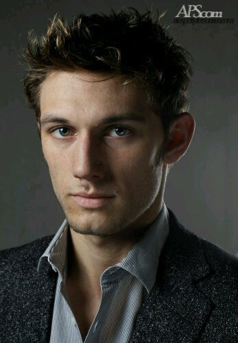 Alex_Rid3r's profile picture. I'm Alex Rider. My uncle was a MI6 agent and so am I now. I might be a bit young, but the MI6 doesn't care. {#RP #single}