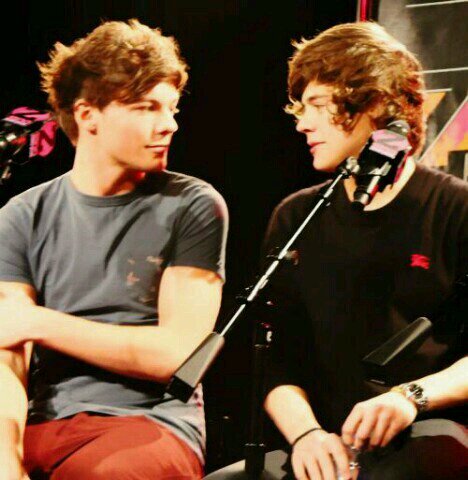 Go follow @craicxstylesx she follows back!