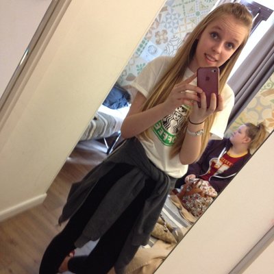 Profile Picture of Emma Crosbyyyyy✌️ (@EmmaWeeks991) on Twitter
