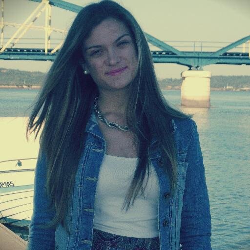 Amo o meu pai,o meu irmão e a minha mamy linda,Há e não sou deste planeta.Se quiseres segue--me,senão quiseres nao faz mal