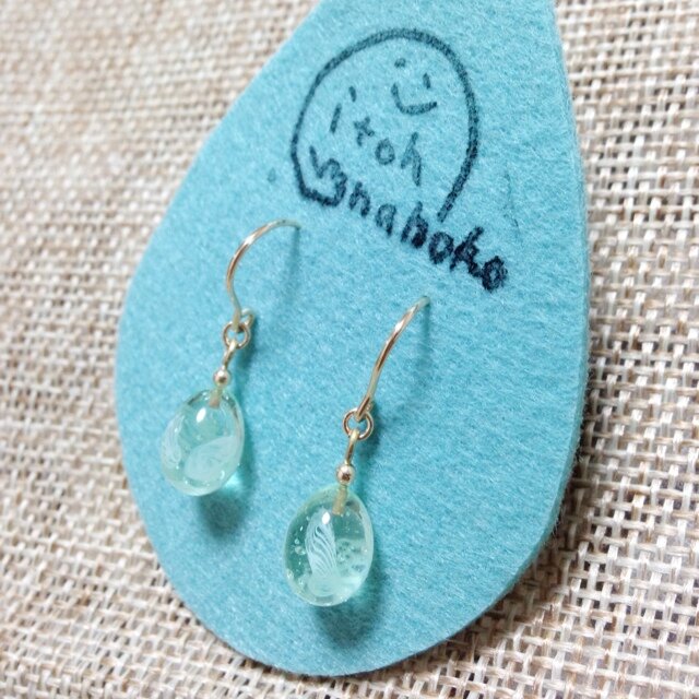 ガラス、シルバージュエリーの休日作家。  ふだんはフルタイムのサラリーマンです。 最近は金継ぎも練習中。