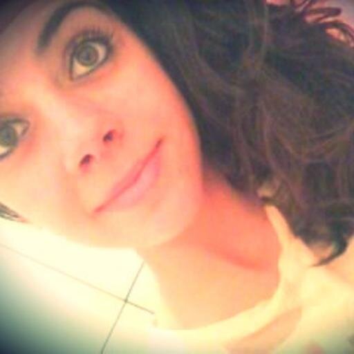 ariana, 16, futebol, volei, sair com os amigos :)