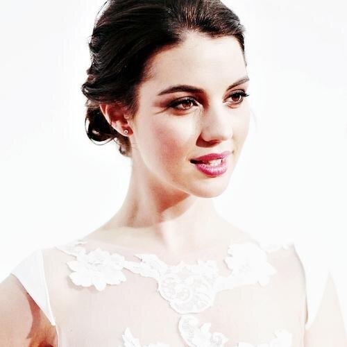 New French source about the perfect @AdelaideKane, all of her photos, news and informations about her career will be here ♥ Follow back each #Reign fan
