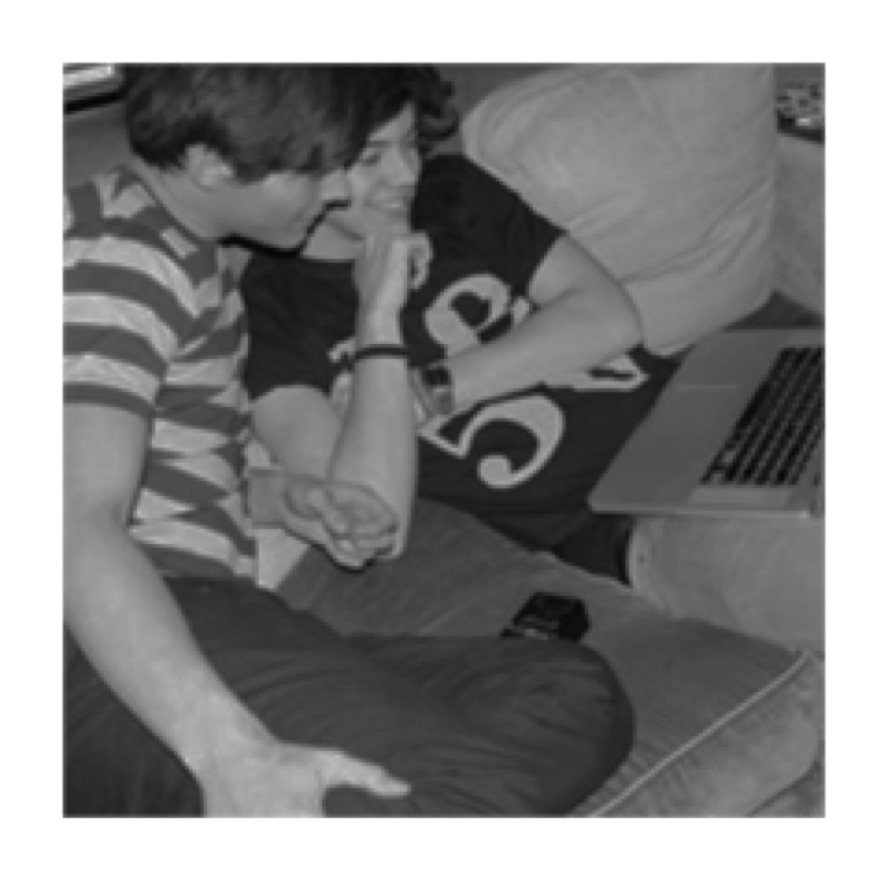 follow @oohthepayne please ily little muffins :D
