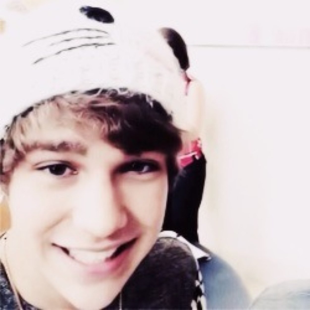 YOU DONT HAVE TO FOLLOW PLEASE JUST FAV THIS LINK IT MEANS THE WORLD ILY https://t.co/0tGwX2JRMW