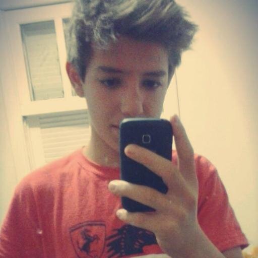“Não fale, pense . É uma ótima regra pra vida .” 
— The Walking Dead.