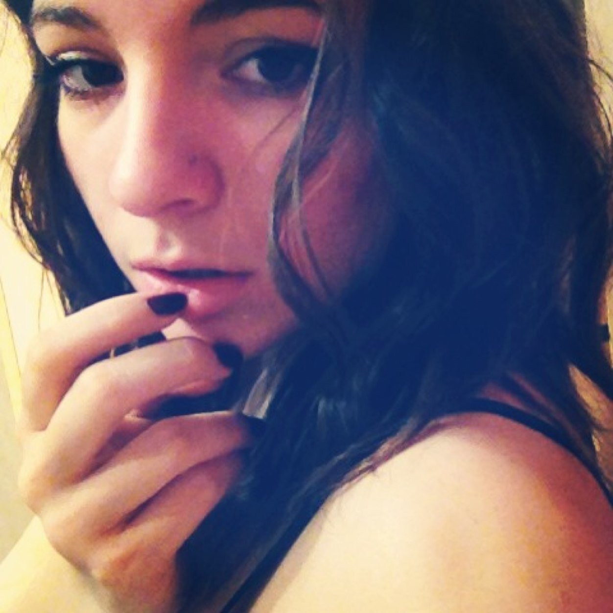 Hello, I'm Kristina. I'm 20 years old, and I live in Canada. Friends, family, food and art make me happy.