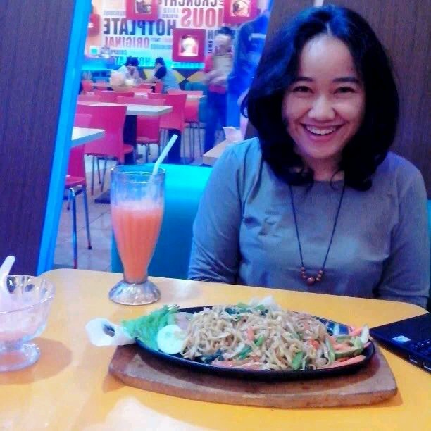 Success Person has such a postive success thinking! ;;) | hug me if its needed, hold my hand when you need friend | line : sofidamanik | pin : 746373E7