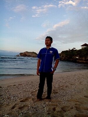 Advokat @FIRMA HUKUM TAUFIQ NUGROHO,SH & PARTNER, Mahasiswa Pascasarjana UMS, Sekjen KNPI Kab. Sragen, ingin menjadi Suami Idaman