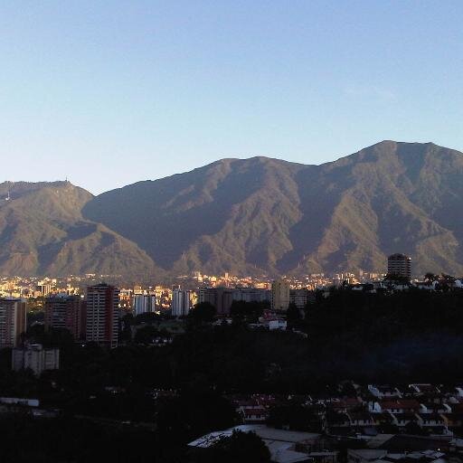 Nacido en Venezuela!!! el mejor pais del mundo y lo vamos a sacar de esta pesadilla, no queda otra.. Soy Carpintero-Ebanista, I FollowBack. #SOSVenezuela