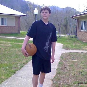 TriBall_Deluxe's profile picture. Yes that's what i look like.Also who ever plays xbox add me my profile is Tri Ball Deluxe and i can try you out to let you in the clan.