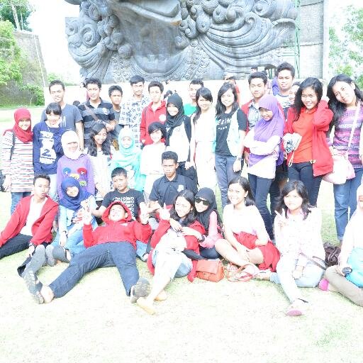 Pelajar Duabelas IPA Lima loyal solid and respect , dibawah bimbingan Papa Mabrur. Twogether we can!