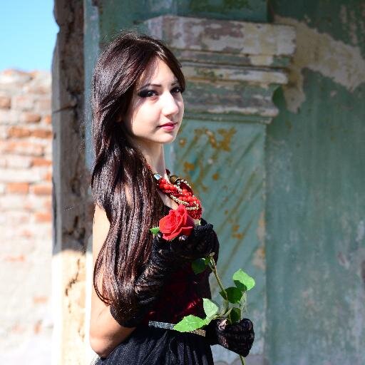 hello:)something about me..hmm.. I LOVE music ;)) is my passion :* kisses4U :* Follow me and I'll follow you:d