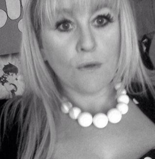 Music , travel , all things vintage , im fabulous love to laugh - just saying he he xxxxx. Shoes, bags , dresses , sunny times and cocktails  !!!