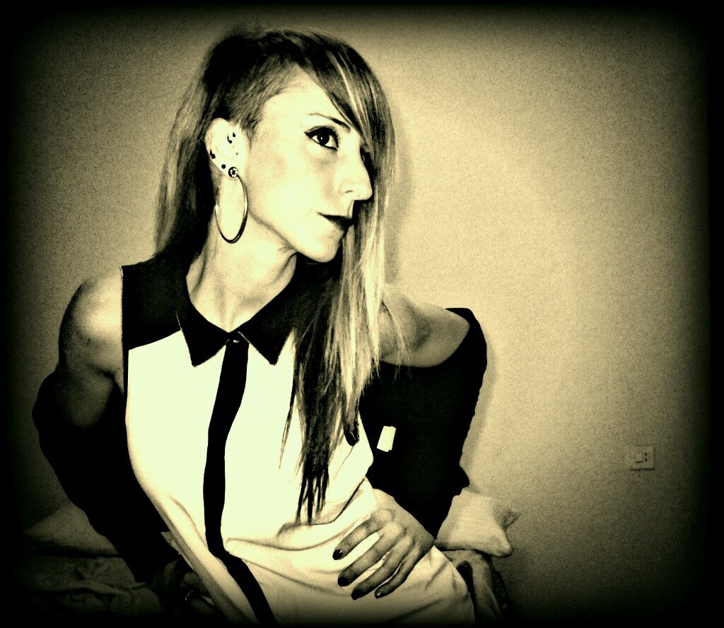 ladymoonbreak's profile picture. 