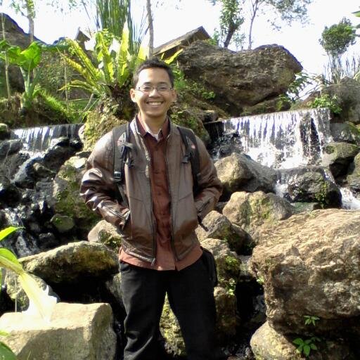 Guru Manufacturing Hope, pribadi bersahaja, penyuka bola, pecinta peta dan tata kota