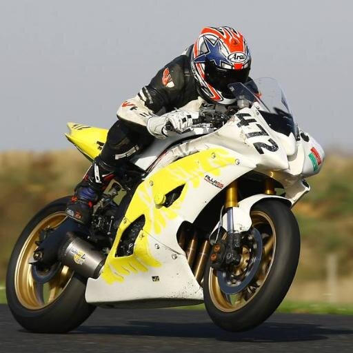 TonyRacingCz's profile picture. Na těchto stránkách bych chtěl všem přiblížit, jak vypadají menší motocyklové závody z pohledu jezdce.