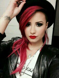 Lovatic para sempre S2, Seguem ai :3
Seguem Instagram --- http://t.co/818DGKeDdy
Sigo de voltaa :3