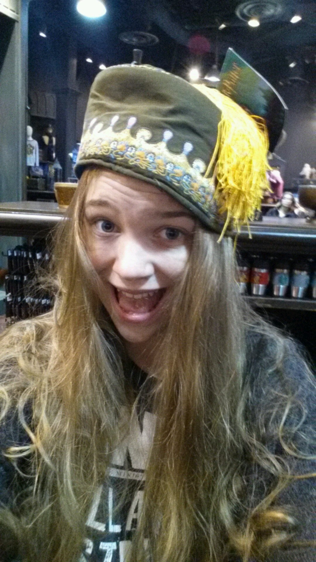 LyssaLaughable's profile picture. every time you say you don't believe in ghosts, a ghost somewhere dies