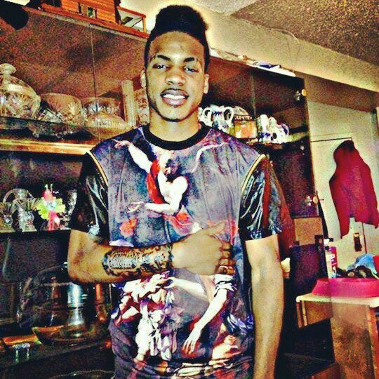 from the vill rapping and boxing are my life 18 with a wavy wify show a lil love Ill return