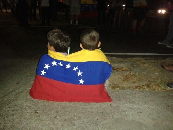 Creo en la igualdad. En el libre pensamiento.  detesto la mediocridad.  soy 100% democrata, apuesto  por una mejor Venezuela,  America libre de dictaduras